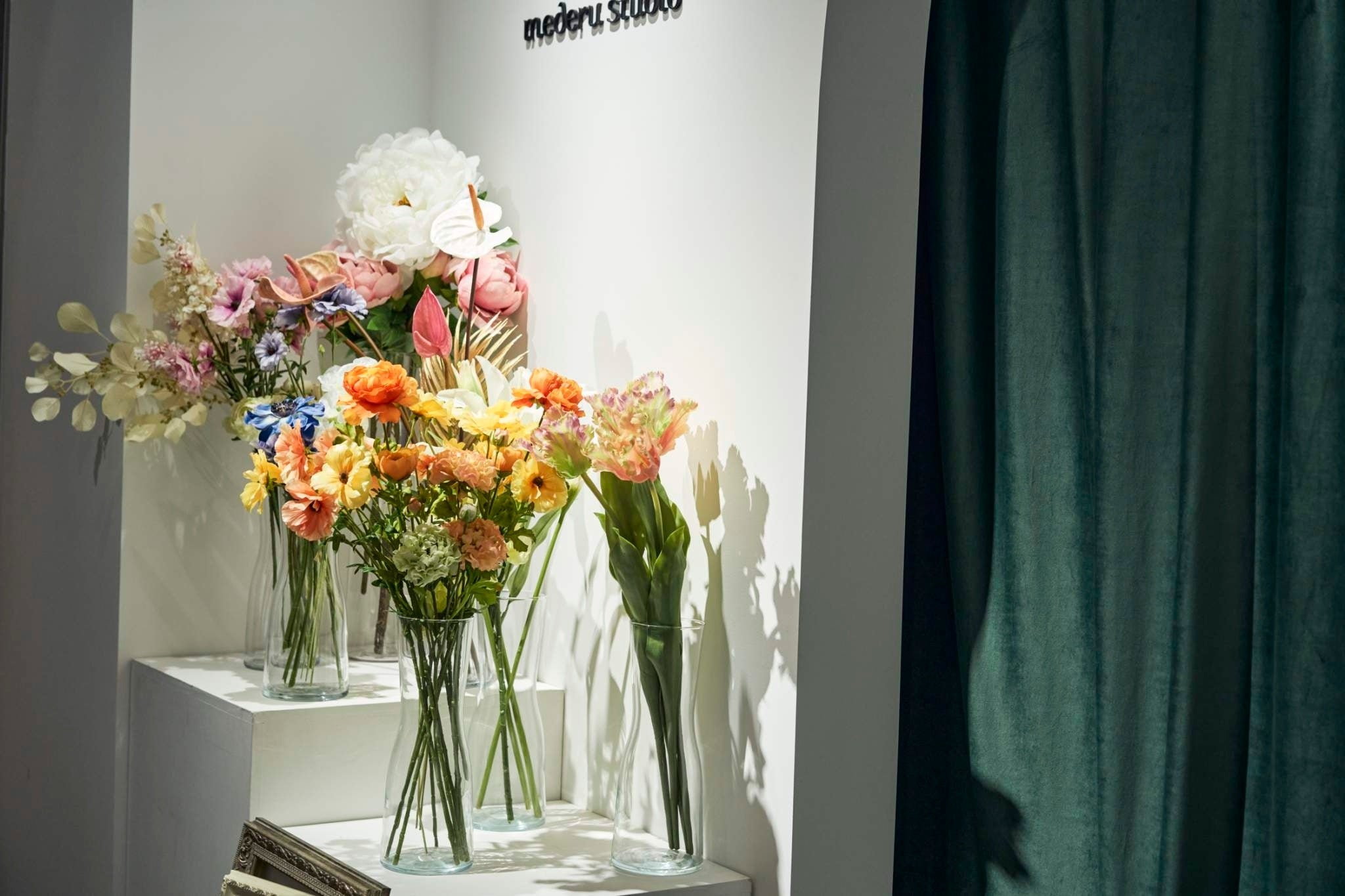 プロップリース：無料のプロップセットとは別で、好きなお花や撮影小物をオプションで選べるブース