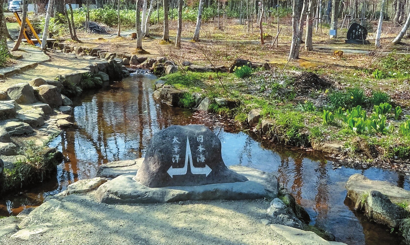 水分かれの碑(岐阜県・ひるがの分水嶺公園)