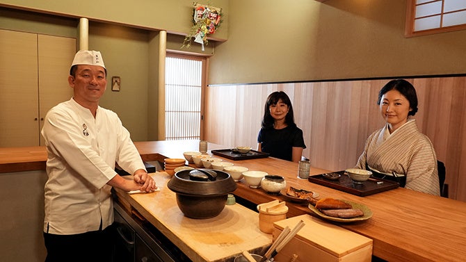 左から、「おが和」ご主人・小川洋輔さん、『家庭画報』千葉由希子編集長、常盤貴子さん。