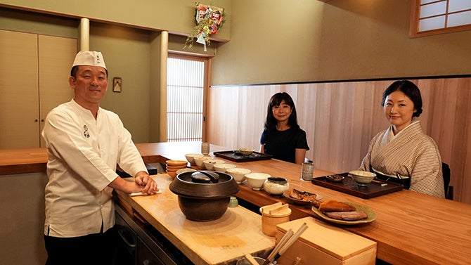 左から、「おが和」ご主人・小川洋輔さん、『家庭画報』千葉由希子編集長、常盤貴子さん。