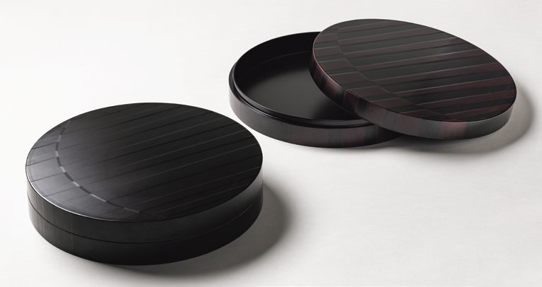 「LINE」菓子器（赤・黒）