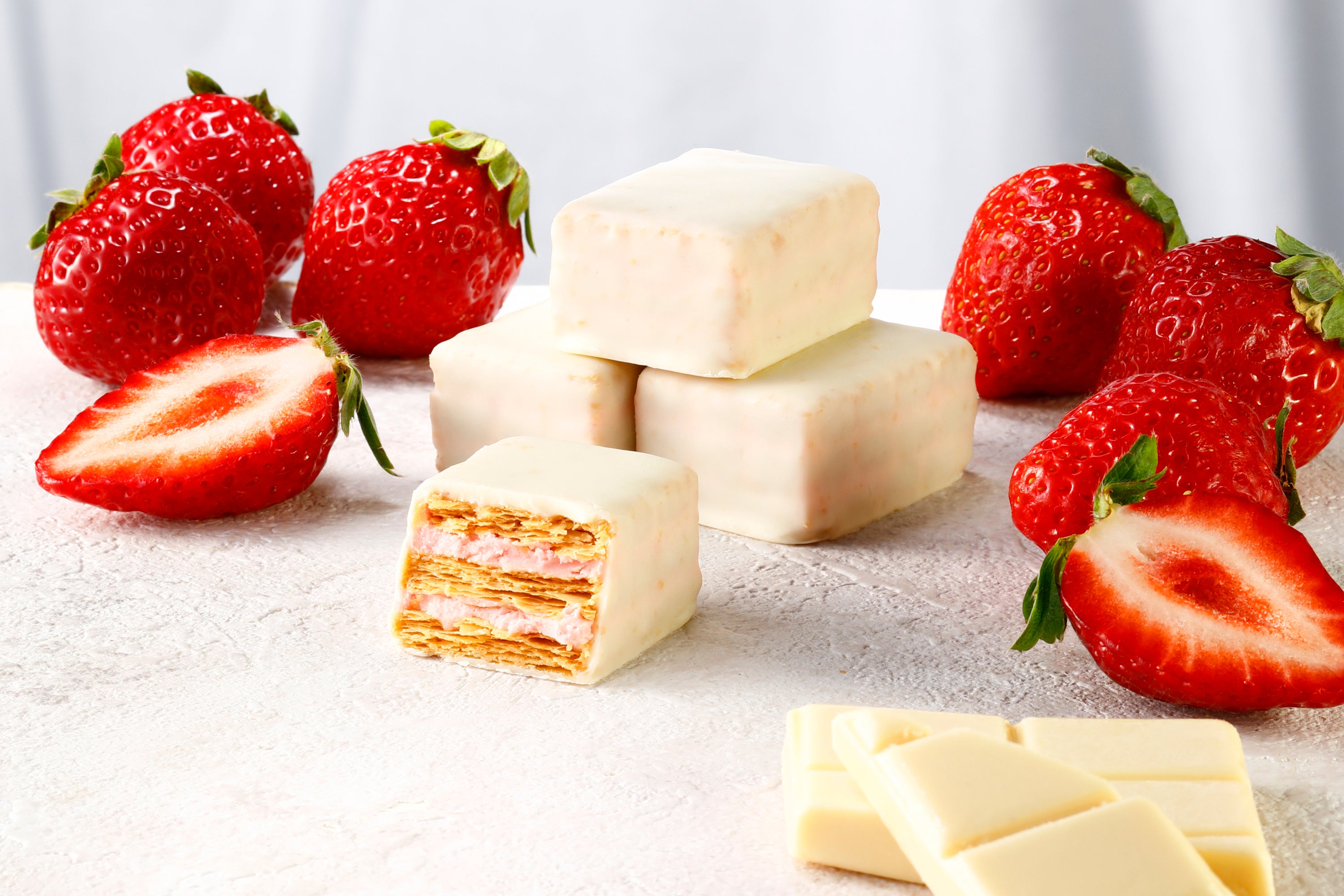 いちご ミルク チョコ 苺 福岡 プレゼント ギフト おすすめ ギフト 高級 練乳 神激のあまおう フルーツ 送料無料 イチゴ 苺 2パック2個 神戸フランツ 神戸苺トリュフ(R) メッセージカード&frasl;手提げ袋付