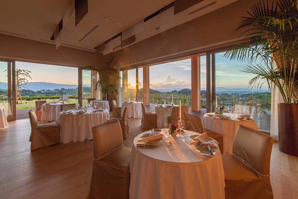 夕暮れを眺めながらはじまる、至福のディナータイム