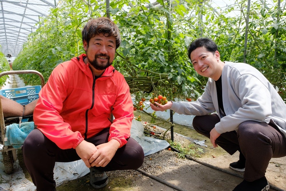 「アグリポート森山」代表理事の水頭氏（左）とリストランテKubotsu料理長・窪津