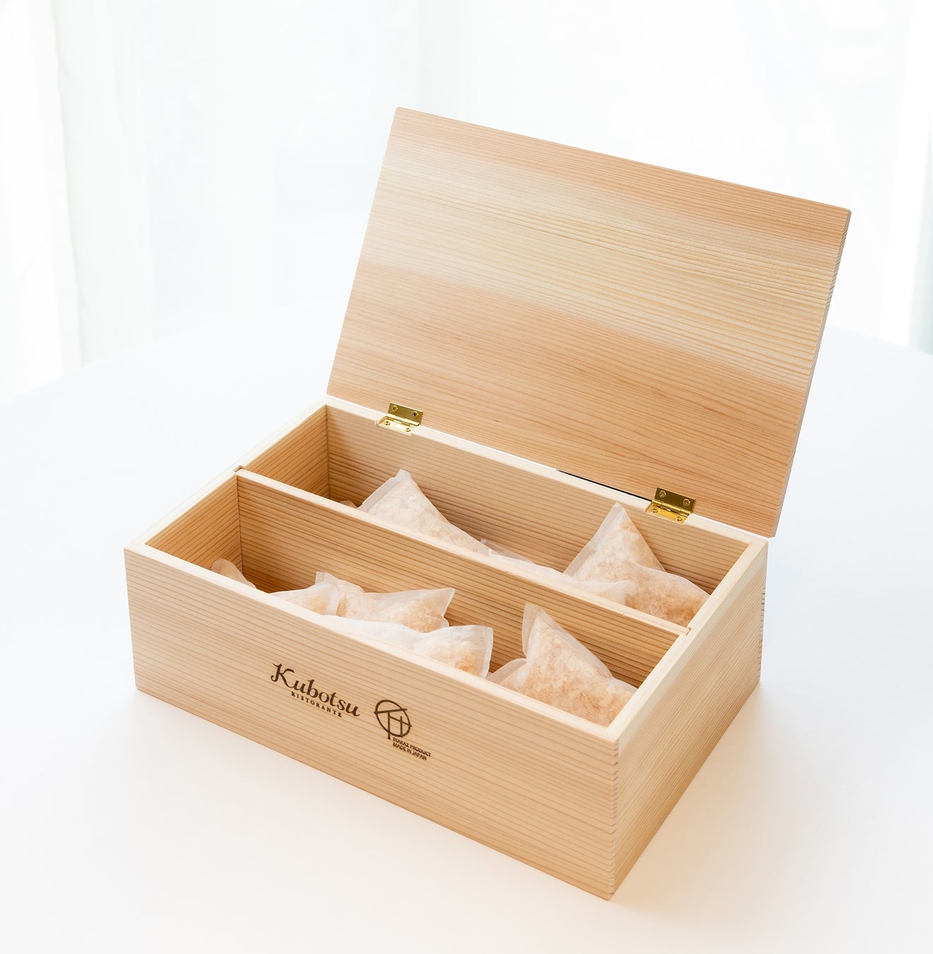 「リストランテKubotsu」と「いなかず商店」がコラボしたオリジナルの杉箱