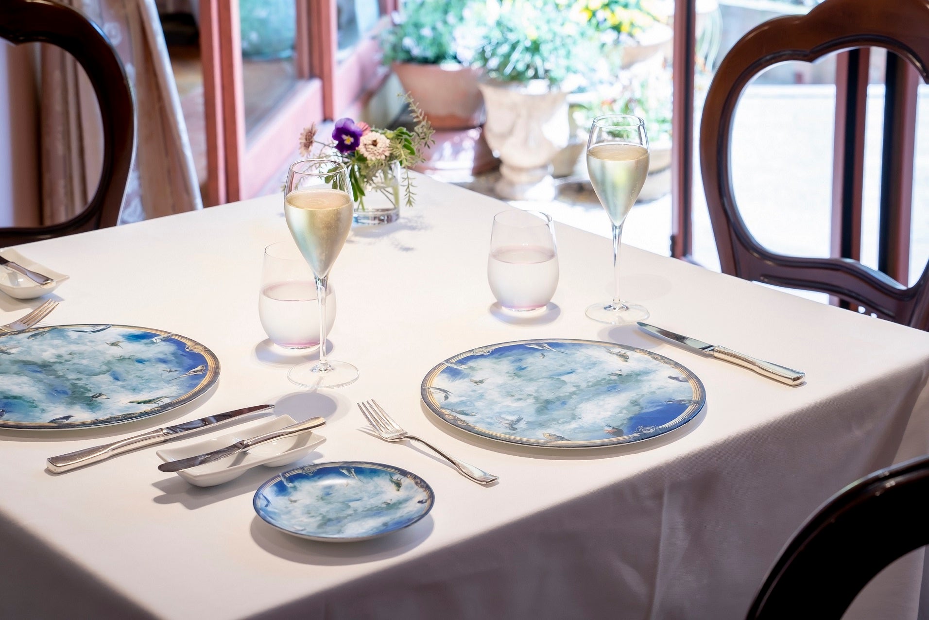 「碧空シリーズ」絵皿と小皿は「リストランテASO」でも実際に使用しています。