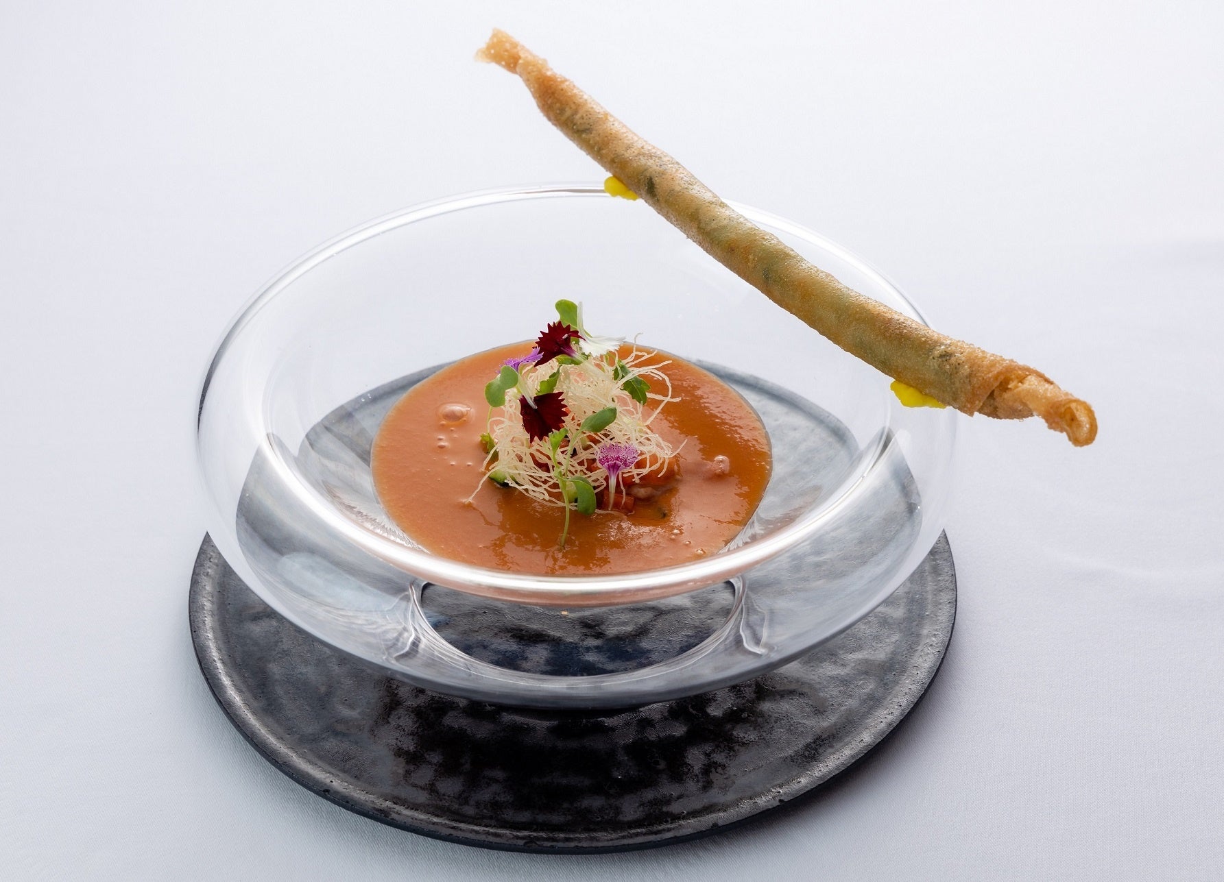 「カナダ産活オマール海老のマリネ 加茂さんの虎太郎西瓜のガスパチョ」