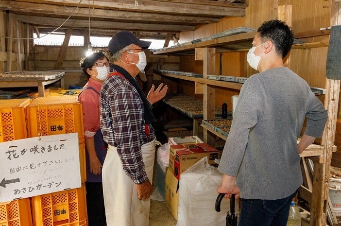 サフランを育てる「隼田農園」を訪問