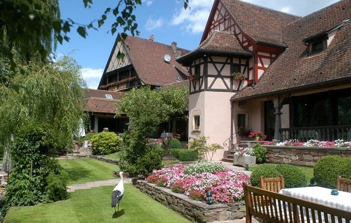 緑豊かなイル川の畔にある「オーベルジュ・ド・リル」