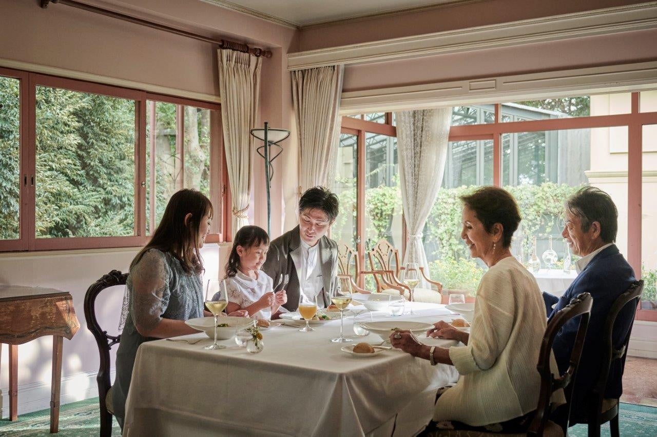 緑に囲まれた東京・代官山「リストランテASO」個室