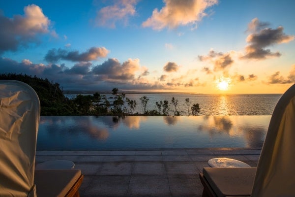 日の出を見るベストロケーション、インフィニティプール