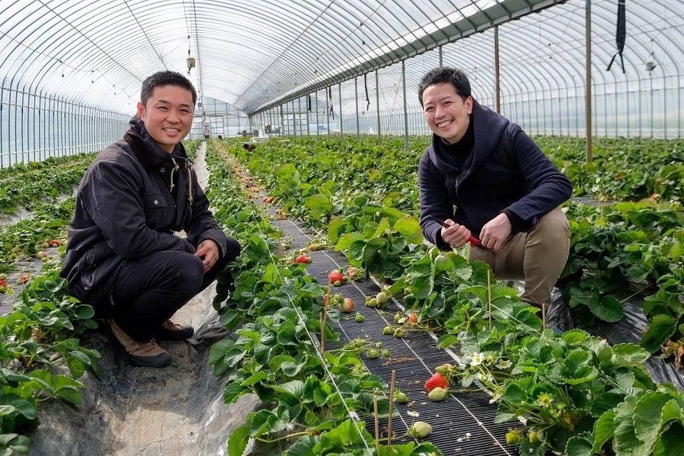「あつひろ農園」の土屋さん（左）と窪津（右）