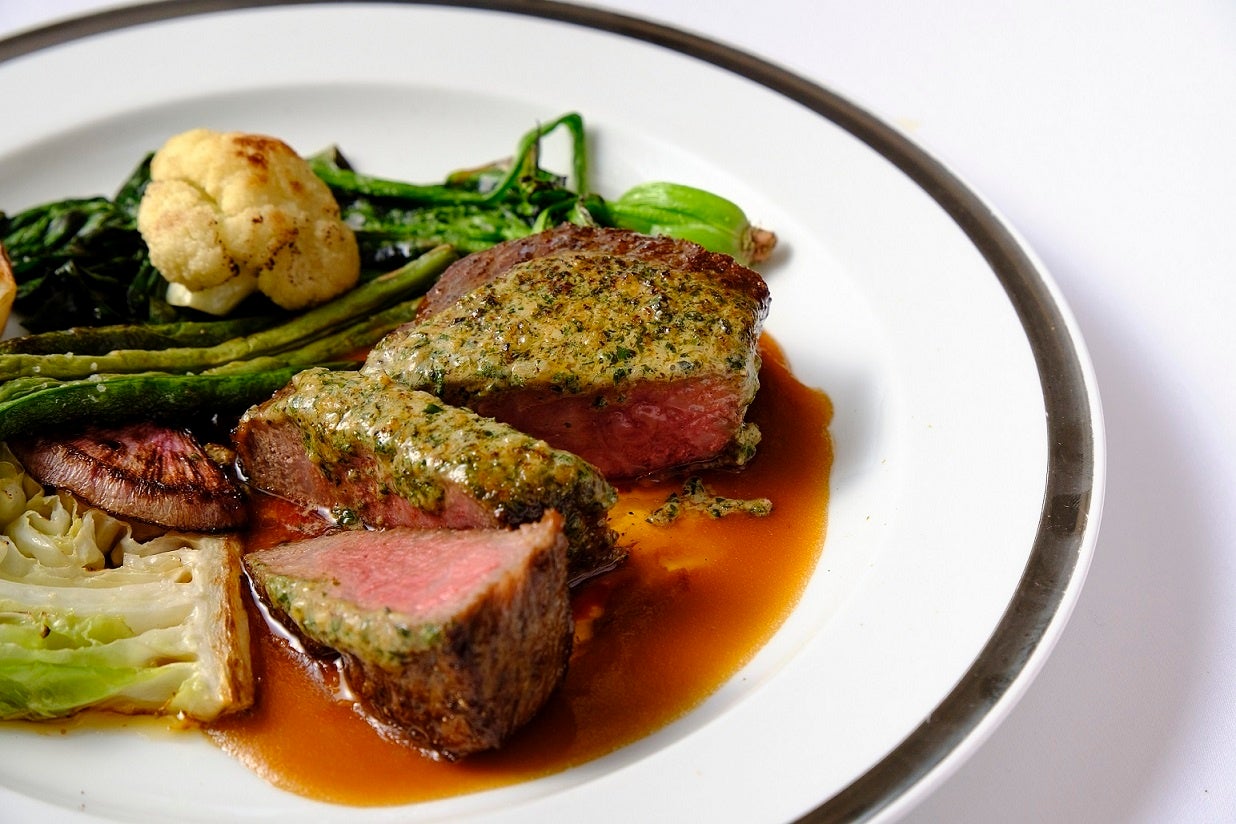 「和牛サーロインのパリステーキ（150g） カフェ・ド・パリソース」※写真は高知県四万十麦酒牛を使用。