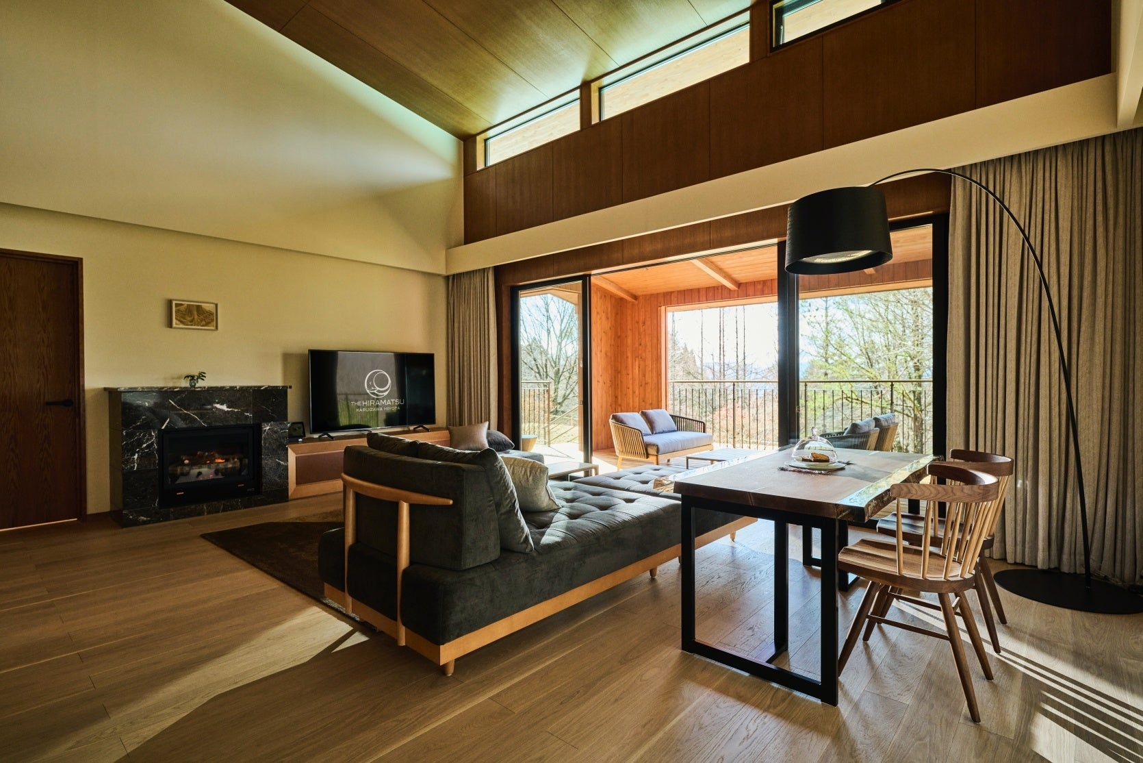 これからの季節、木々の芽吹きや、鳥のさえずりなどを間近に感じられます(ヴィラスイート)