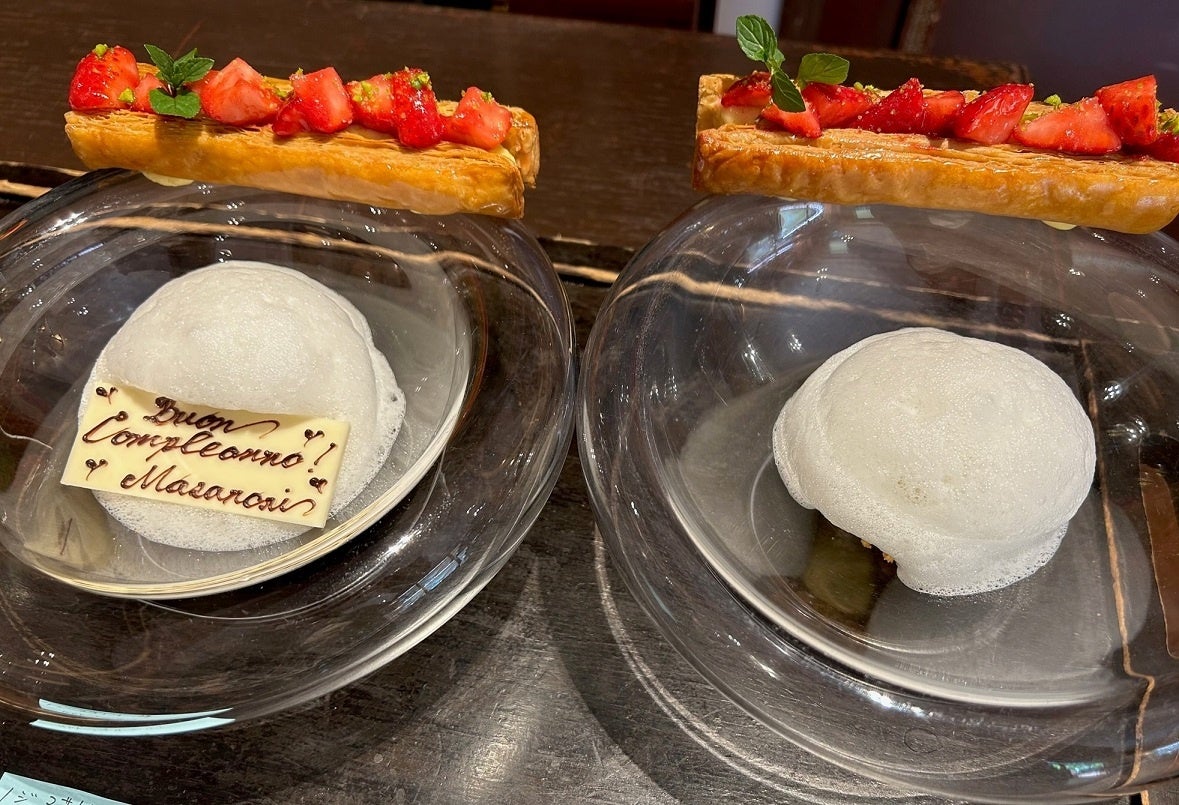 バースデープレートが添えられたデザート