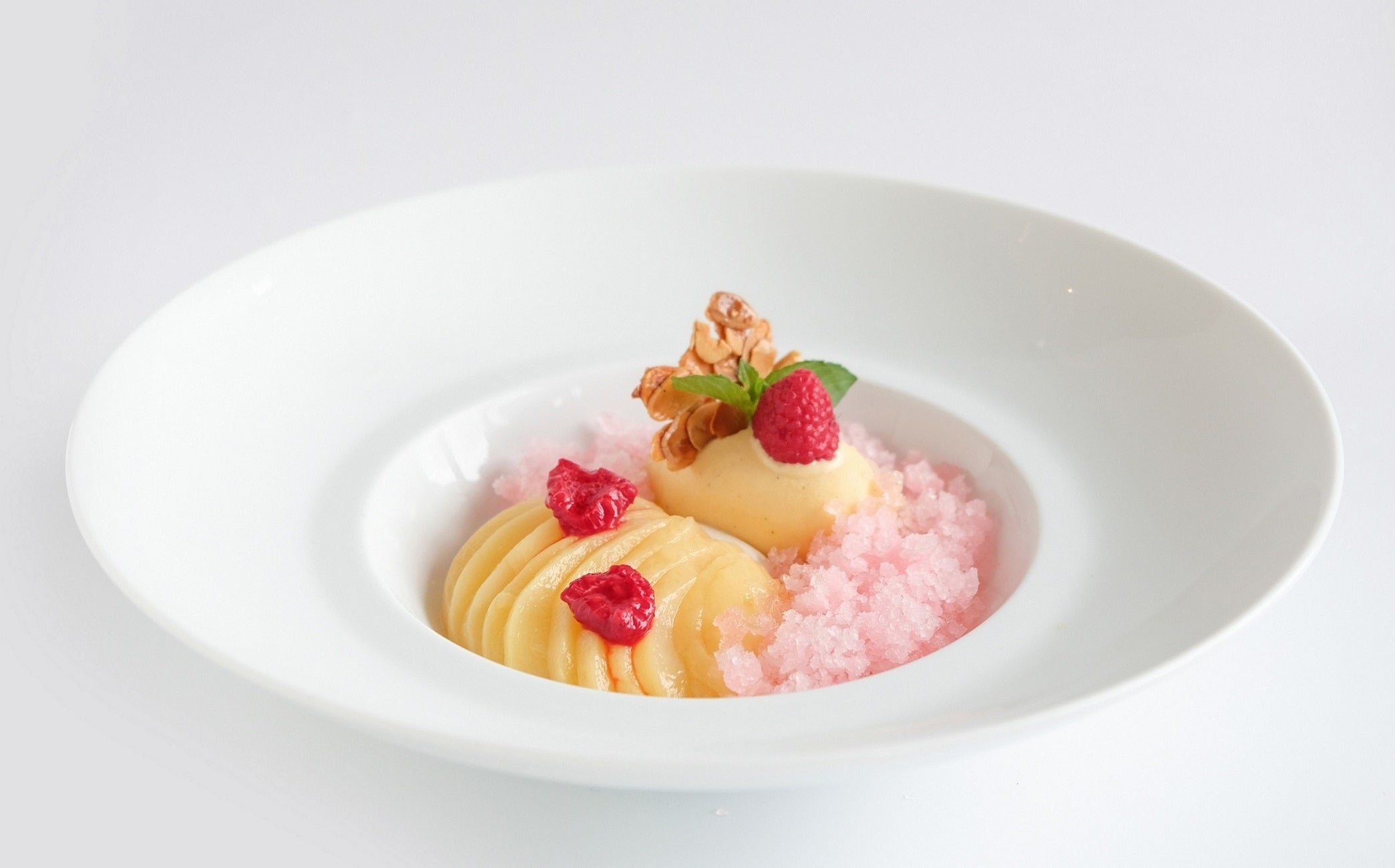 「ピーチメルバ」をブラッスリー ポール・ボキューズ 銀座スタイルで