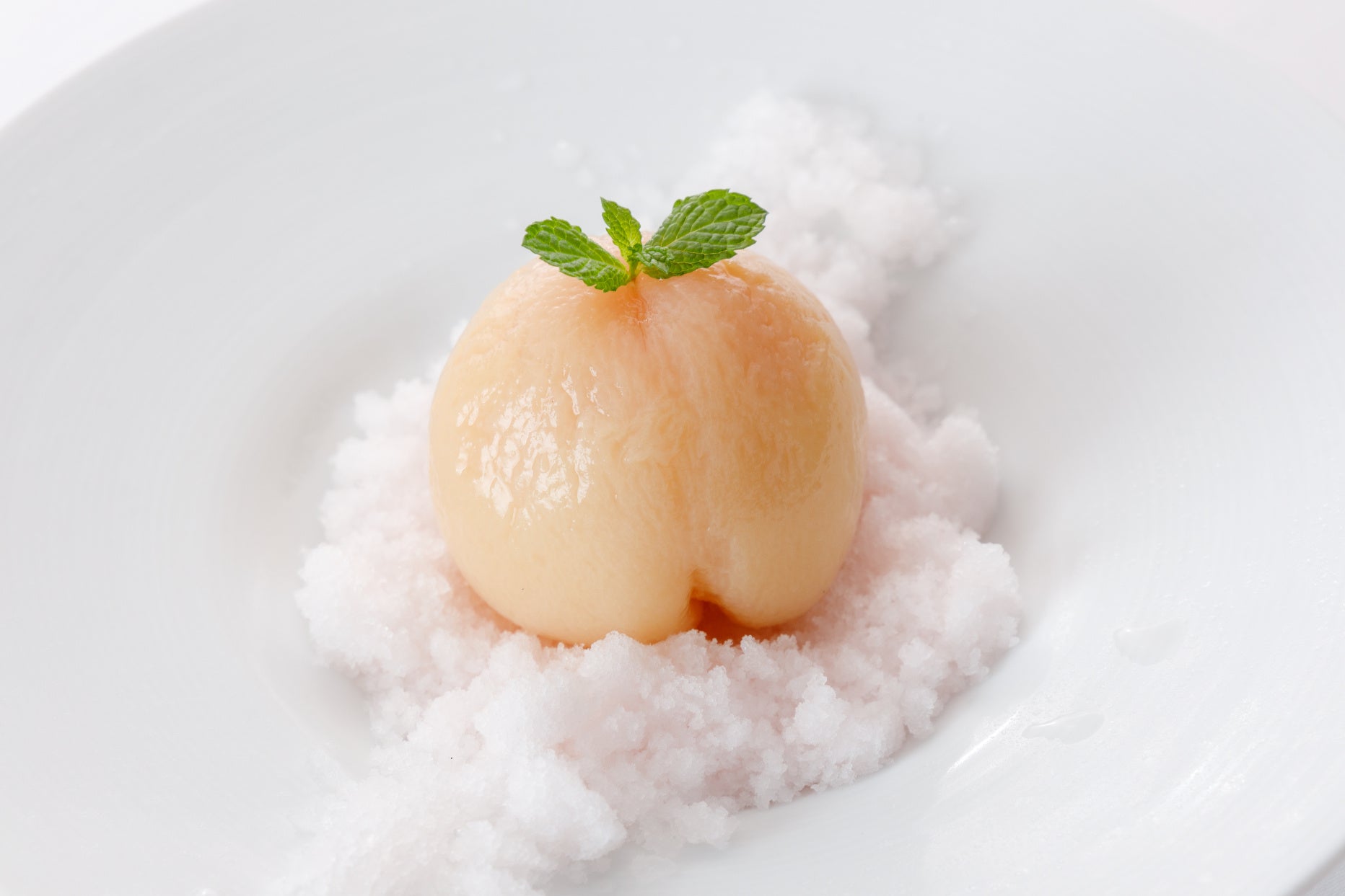 まるごと1個の桃は食べ応え十分。