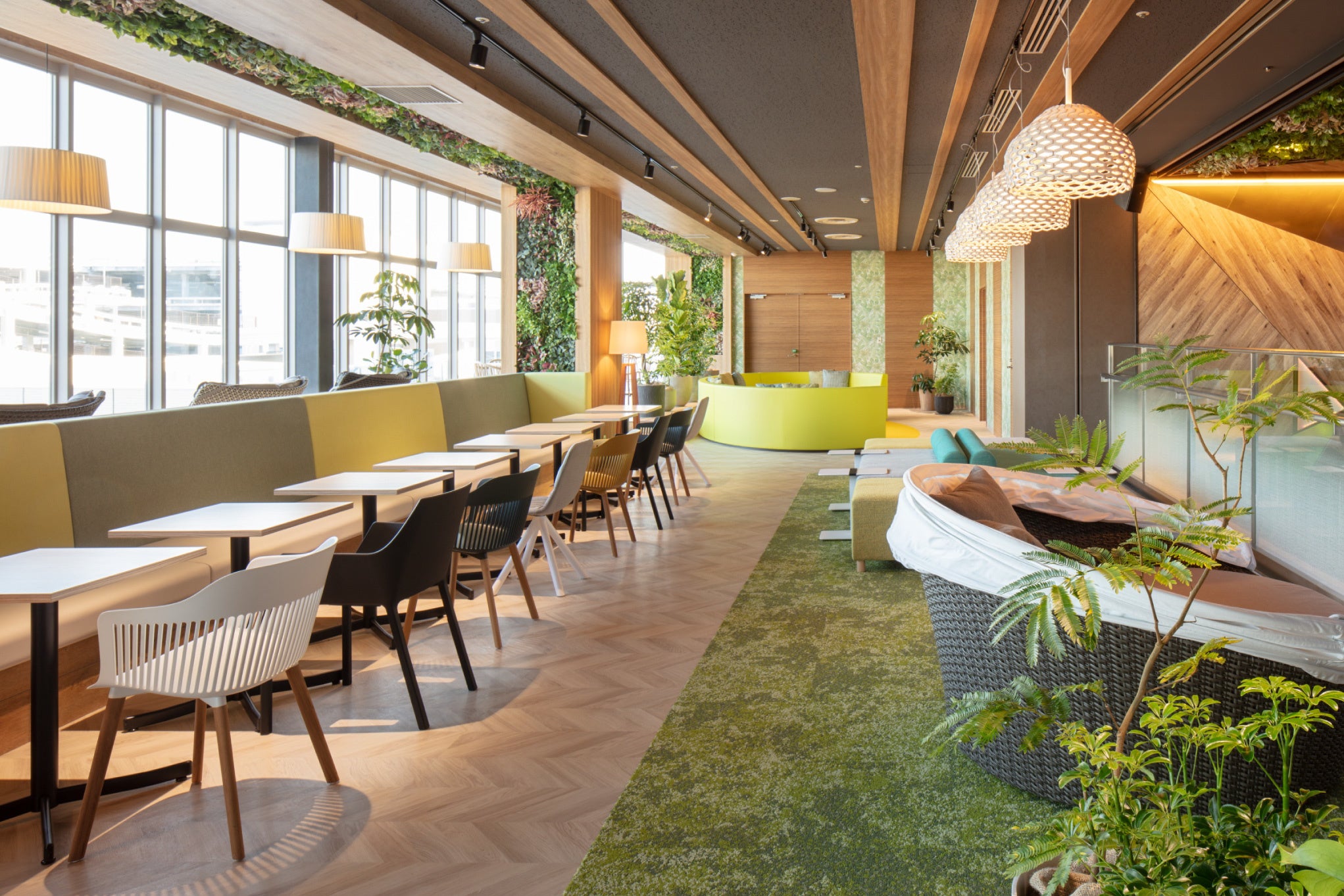 MEMBER’S LOUNGE THE GARDEN TERRACE内観