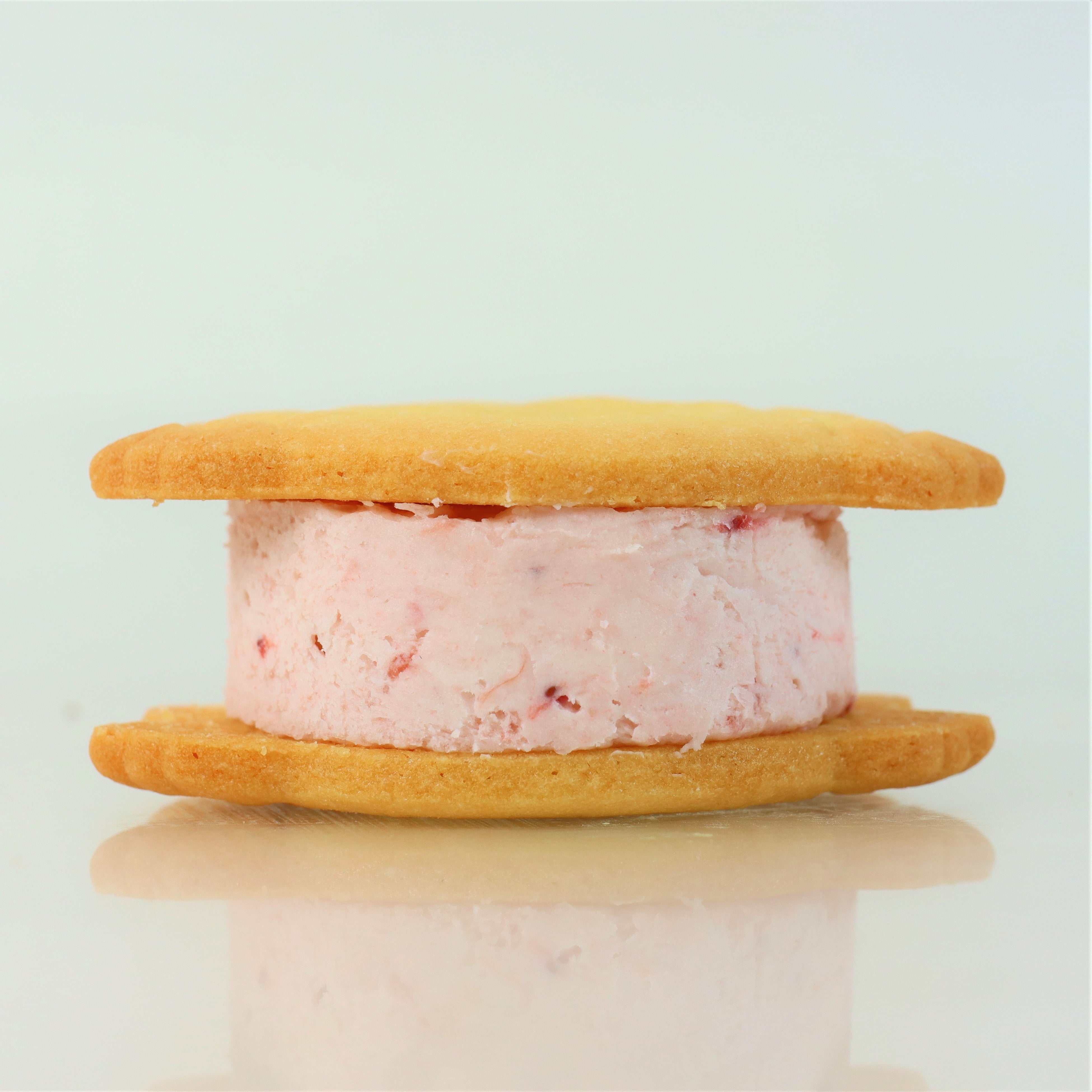 プレミアムPekoサンド（あまおう苺）断面