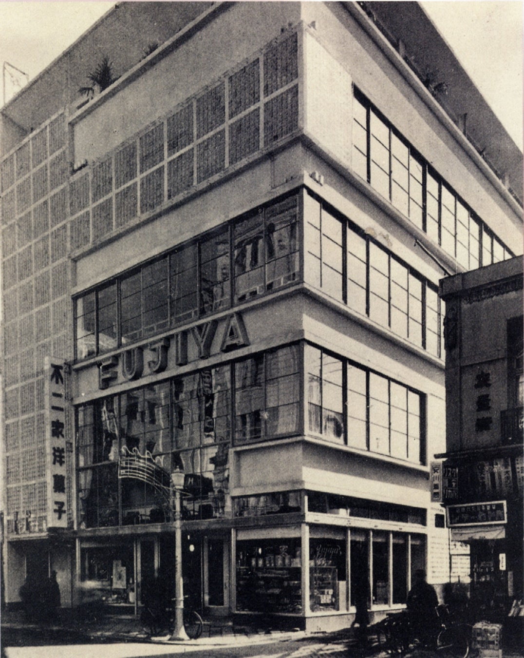 1937年(昭和12年)頃の不二家 伊勢佐木町店
