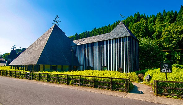 ラムネ温泉館  建築家・藤森照信氏の設計