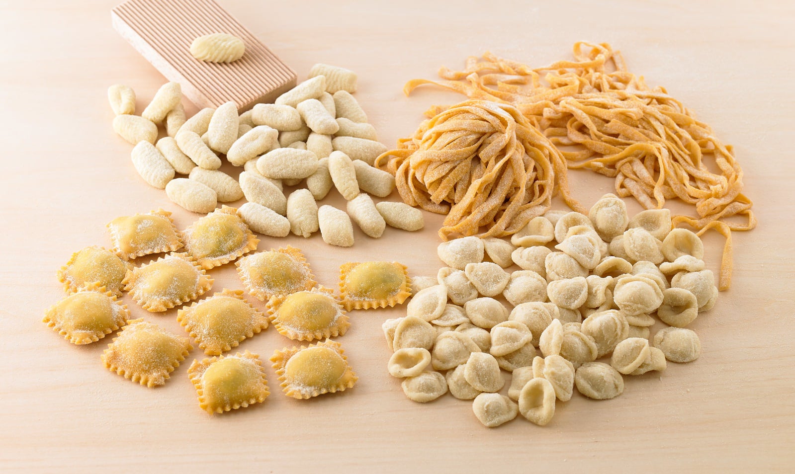 自家製の多種類のパスタ