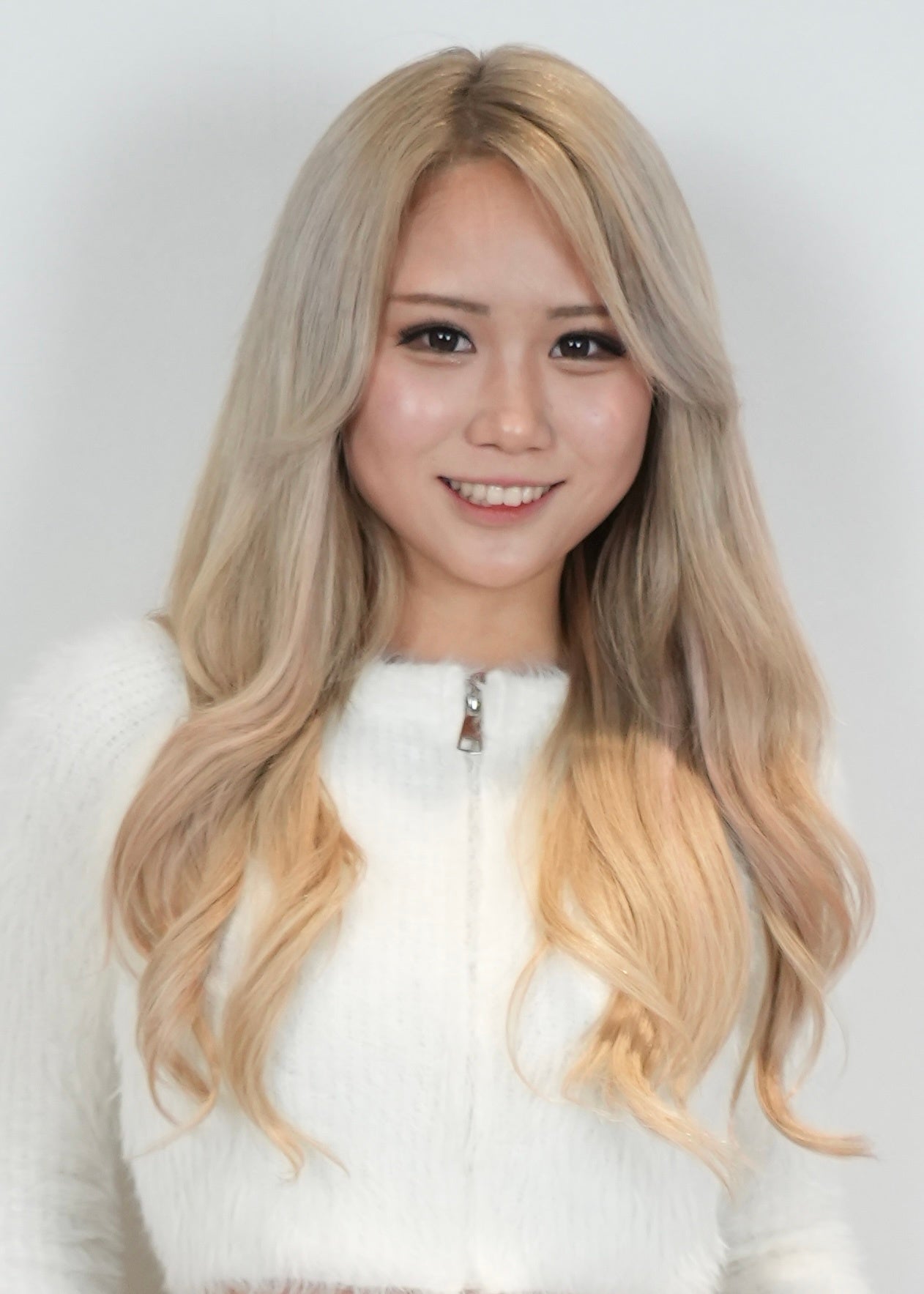 FamilyMartVisonで先行公開！女子小中高生に人気のYouTube