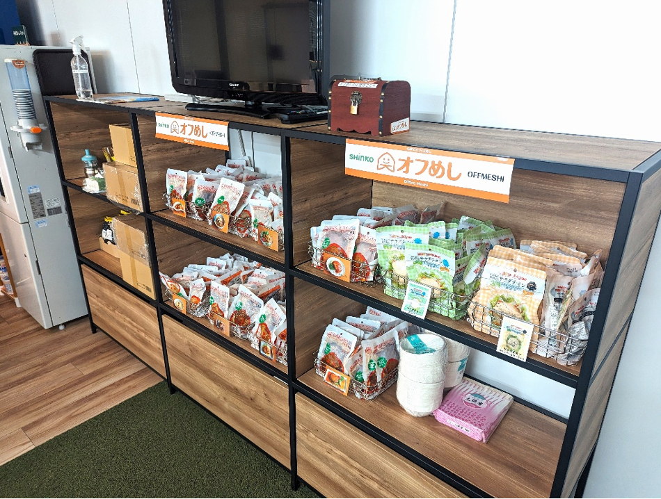 ＜ダイシン設計株式会社に設置した「オフめしイート＆ストック」の様子＞