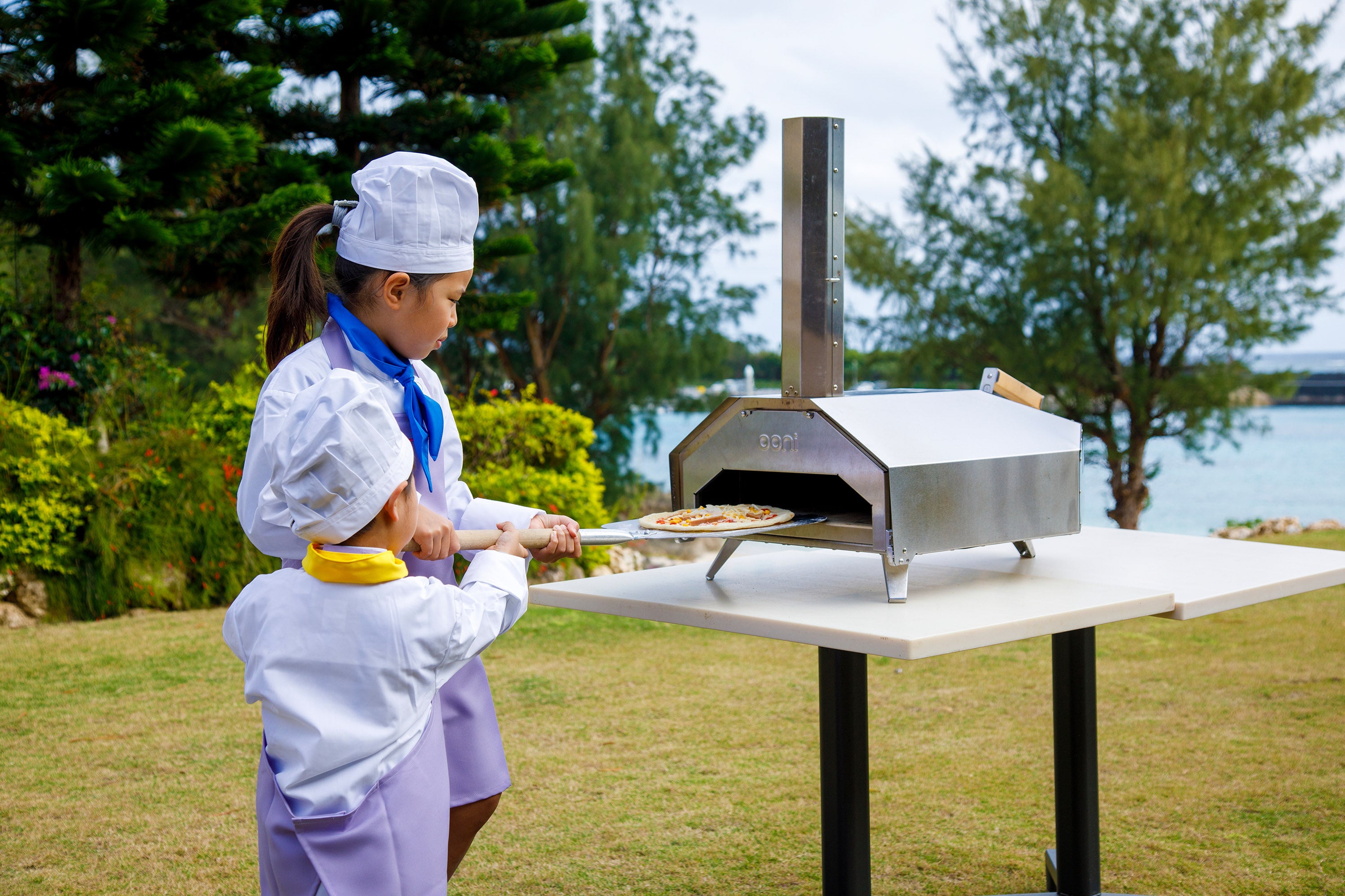 ピザ作り体験_ピザ窯で焼く