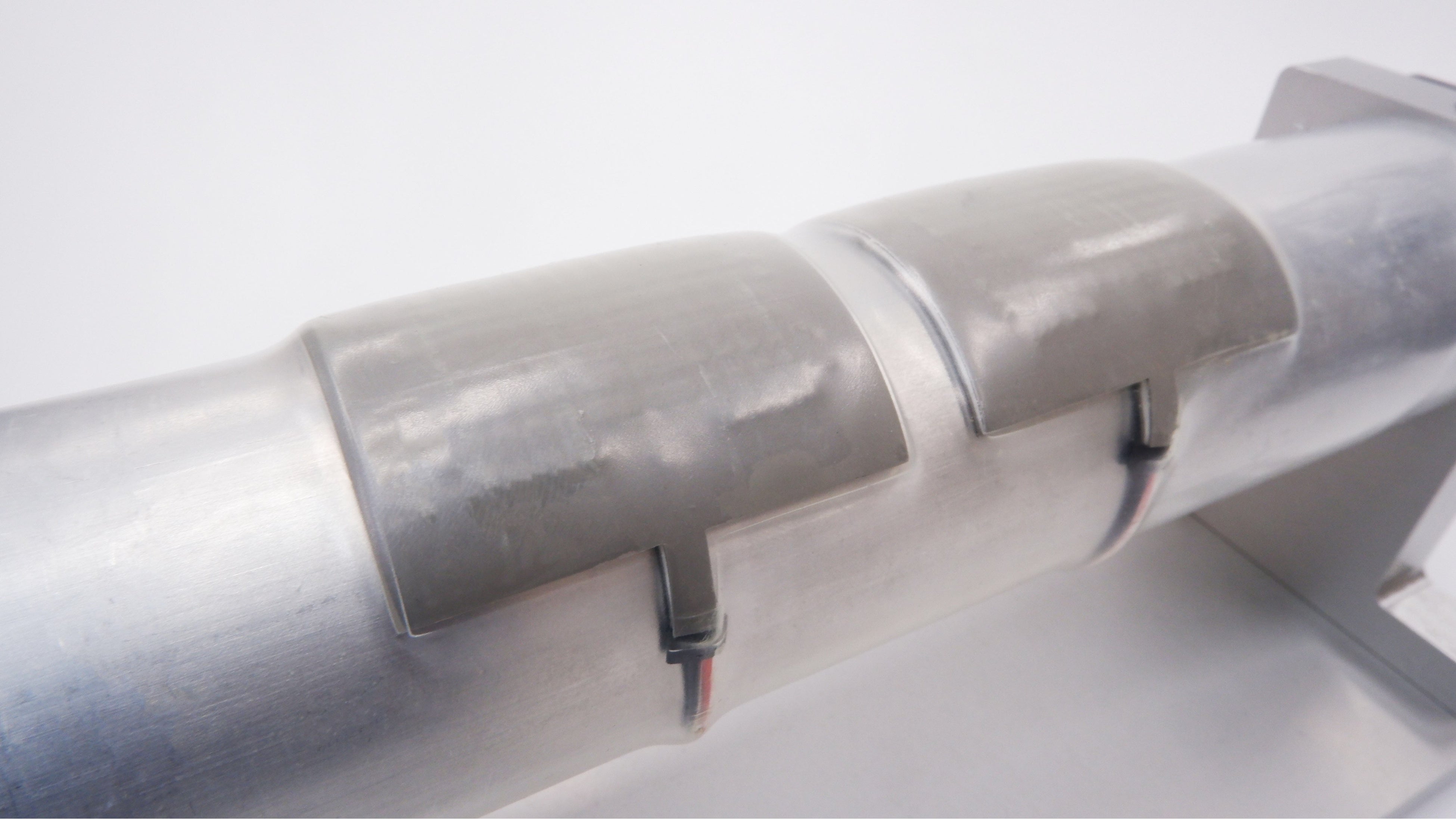 『F-TEM』をパイプ状の部位に使用している様子