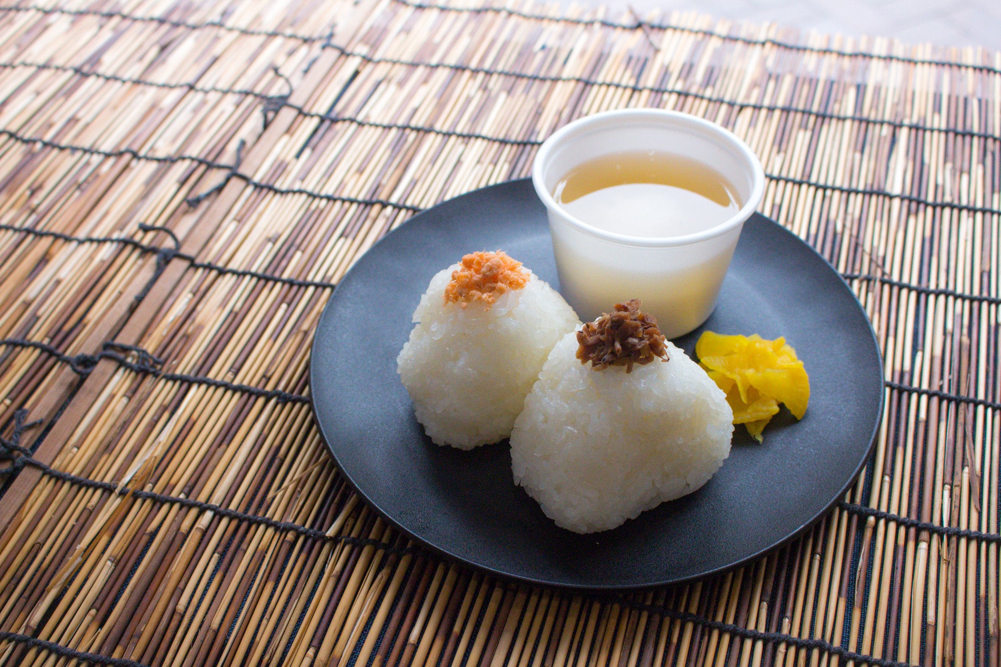 おむすびセットA(イートイン時イメージ)