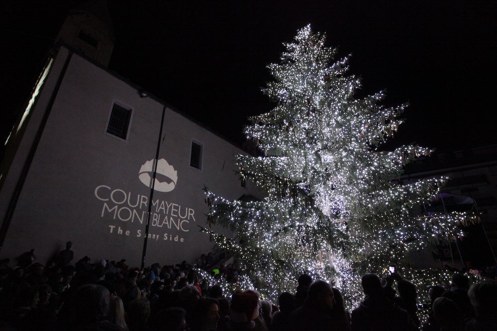 クールマユールのツリー点灯式の様子©  Regione Valle d’Aosta, Marco Lanzeni