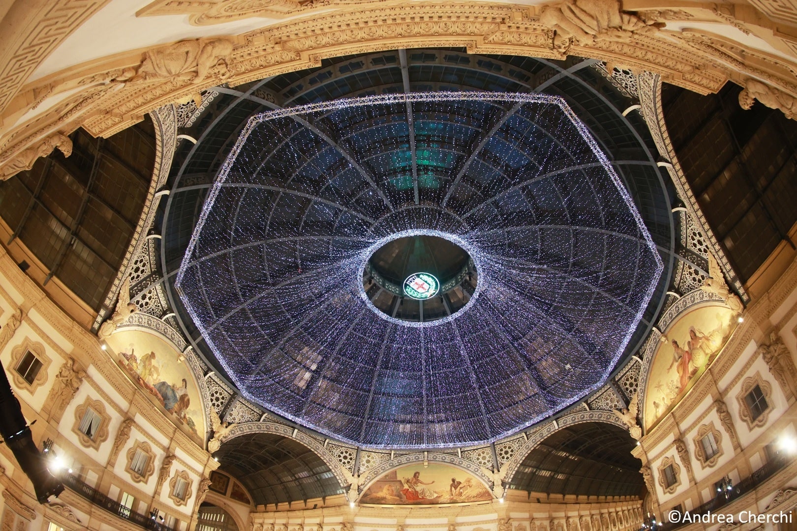 ミラノのガッレリアのイルミネーション © Andrea Cherchi