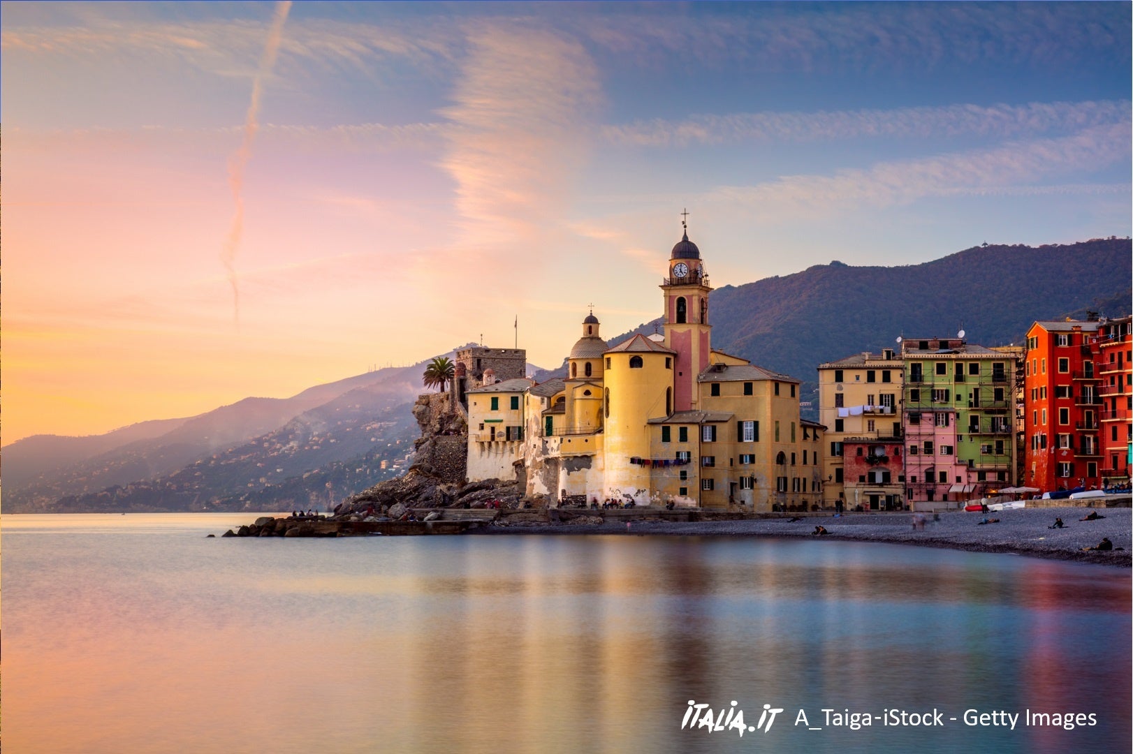 ジェノヴァ近郊の閑静な漁村、カモッリ © ENIT A＿Taiga-iStock-Getty images
