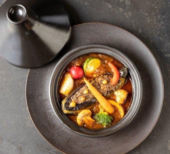 茄子のカルヌヤルクと季節野菜のタジン