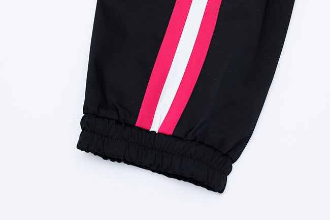 裾は動き易いようジョガーリブを採用