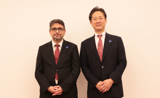 エミン塾頭（左）と渡部塾長