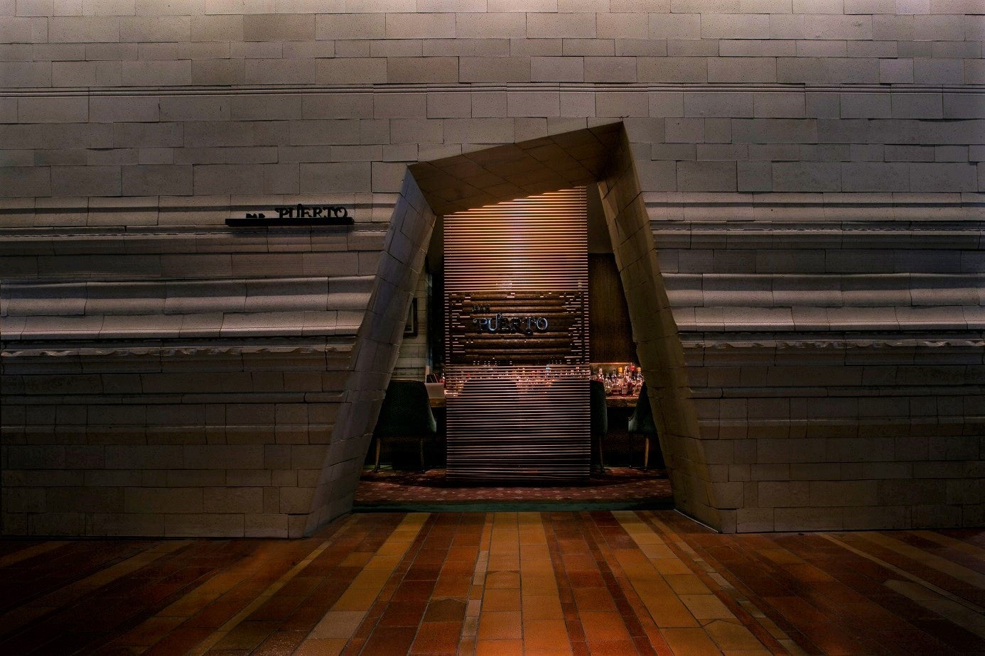 メインバー「プエルト」