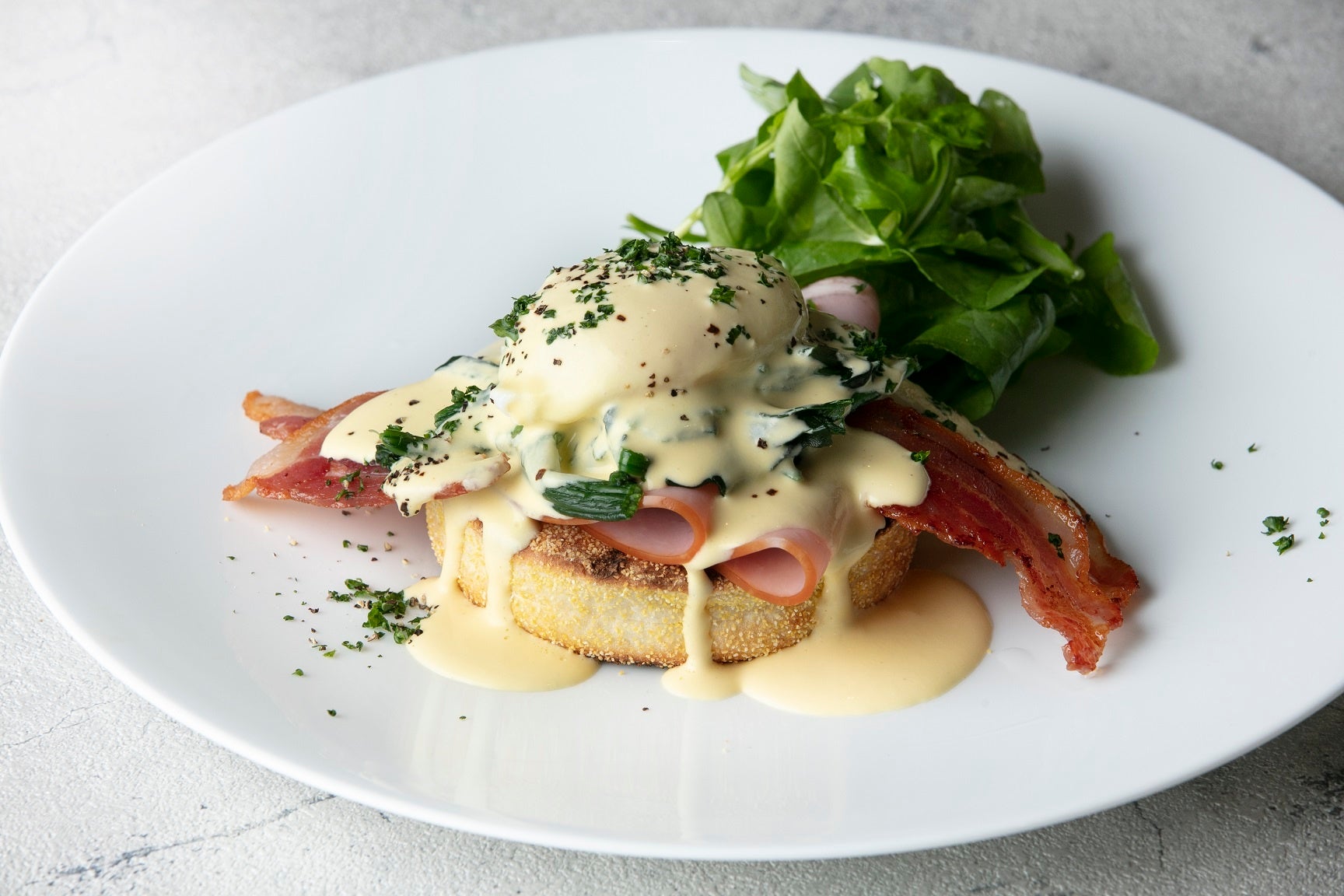 朝食アラカルトメニュー　エッグベネディクト（イメージ）