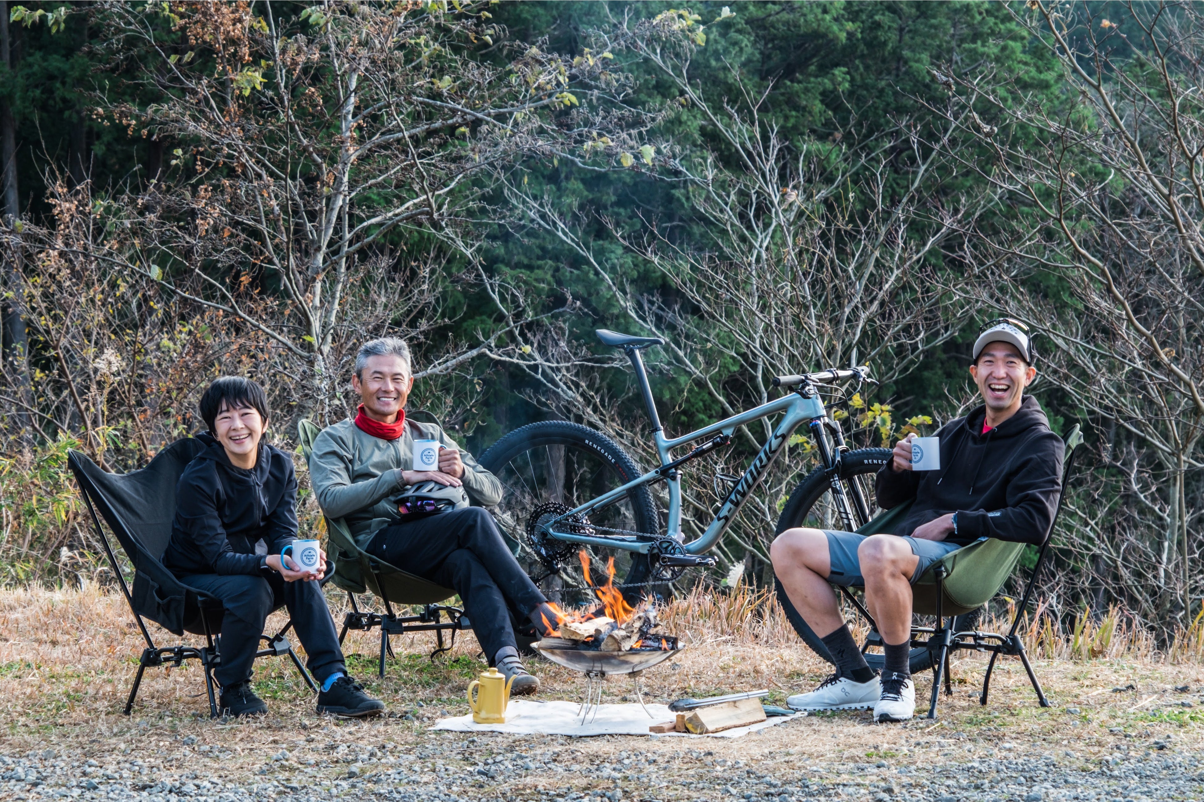 山本氏（写真右）と同じく選手出身で長年スペシャライズドのアドバイザーを務める竹谷 賢二 氏（写真中央）、リオ五輪に出場し現在スペシャライズド社員の小田島 梨絵（写真左）