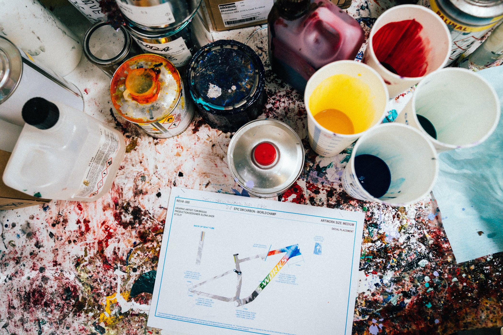 様々な塗料を特別に配合