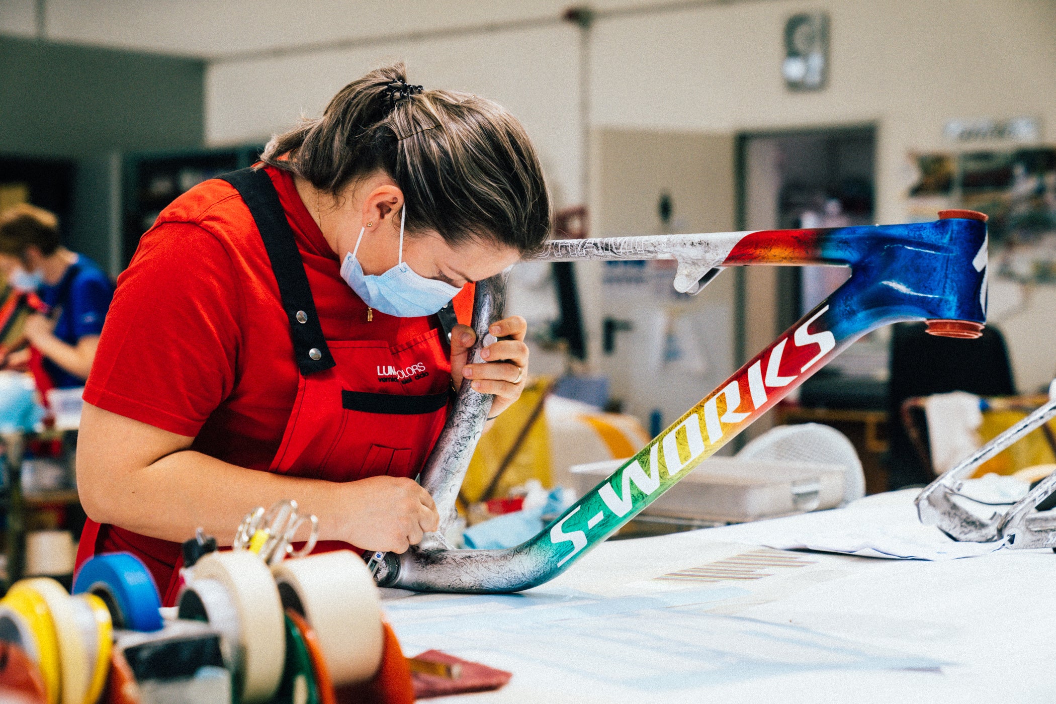 細部まで手作業により作りこまれる