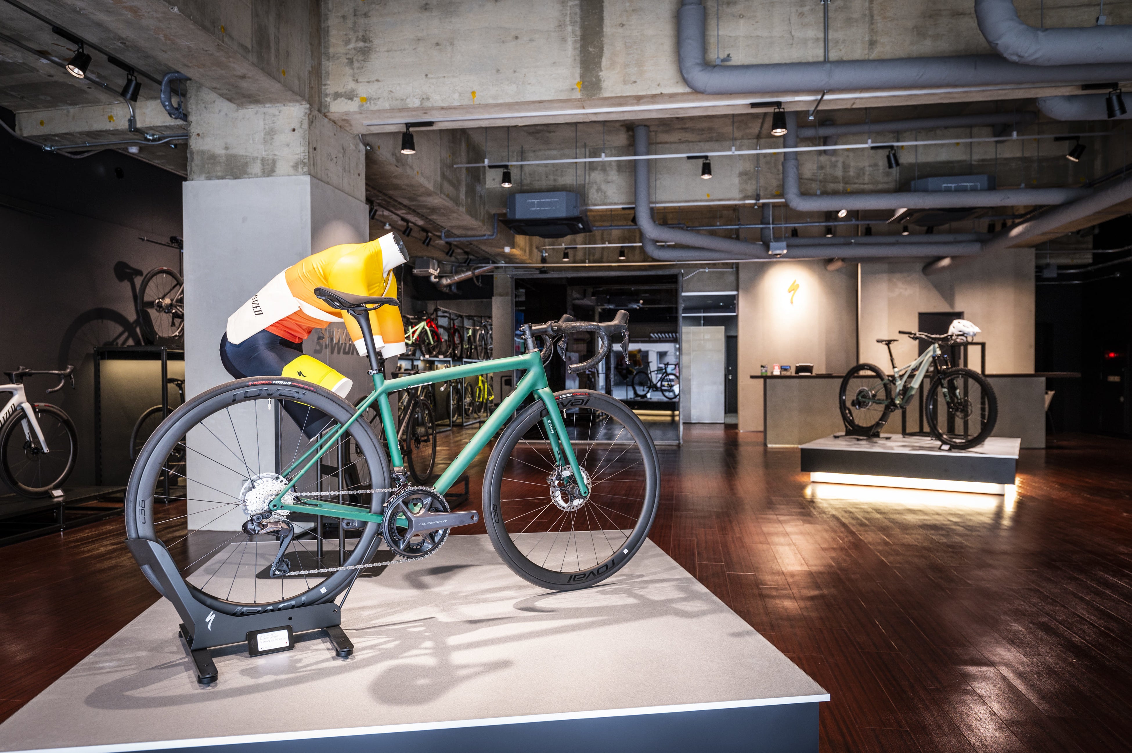 純粋に楽しい最高のライドクオリティーを追求し、スペシャライズドが誇る最高のテクノロジーを搭載した『AETHOS』