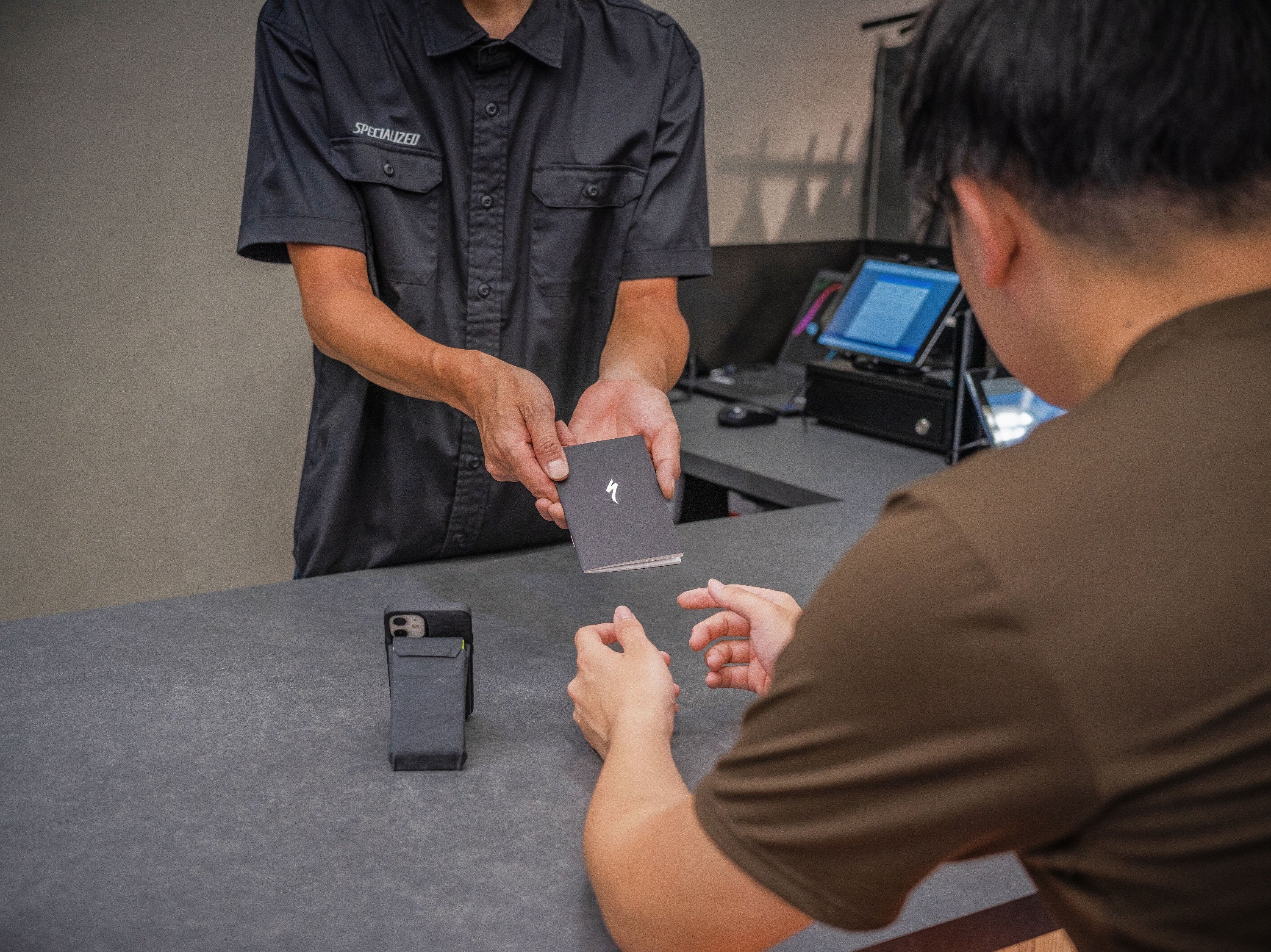 30kmほどのスタッフお勧めルートを一つでも走破すると、スペシャライズドオリジナルのRide Noteがもれなくもらえる。