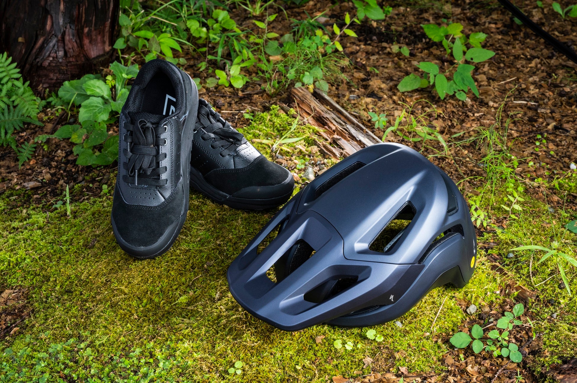 2FO ROOST FLAT MOUNTAIN BIKE SHOES(税込¥14,300)とAMBUSH 2(税込¥20,900)