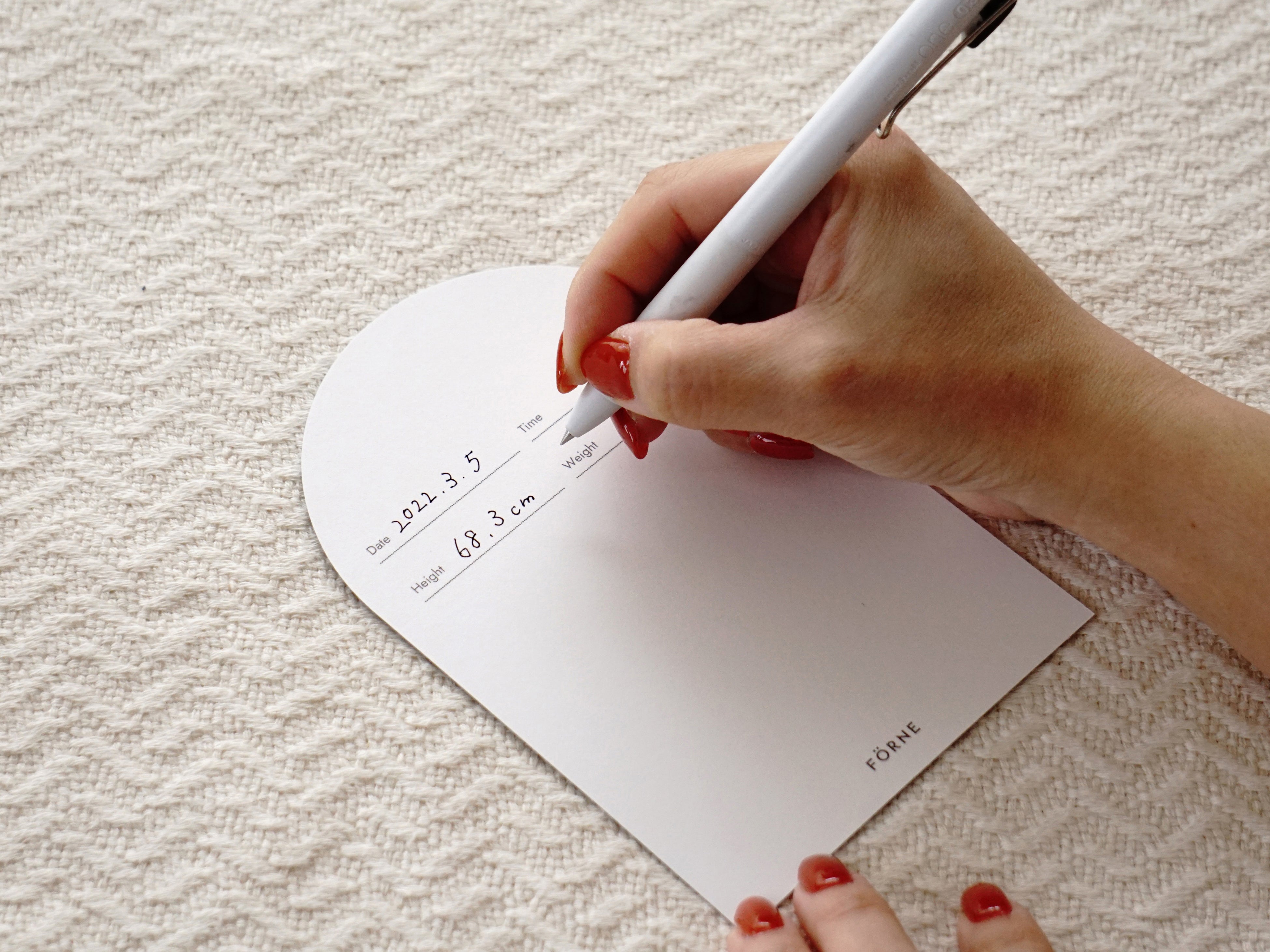 赤ちゃんの記念撮影・成長記録に使える「マイルストーンカード」が「フォルネ」から登場 | 株式会社明朗社のプレスリリース