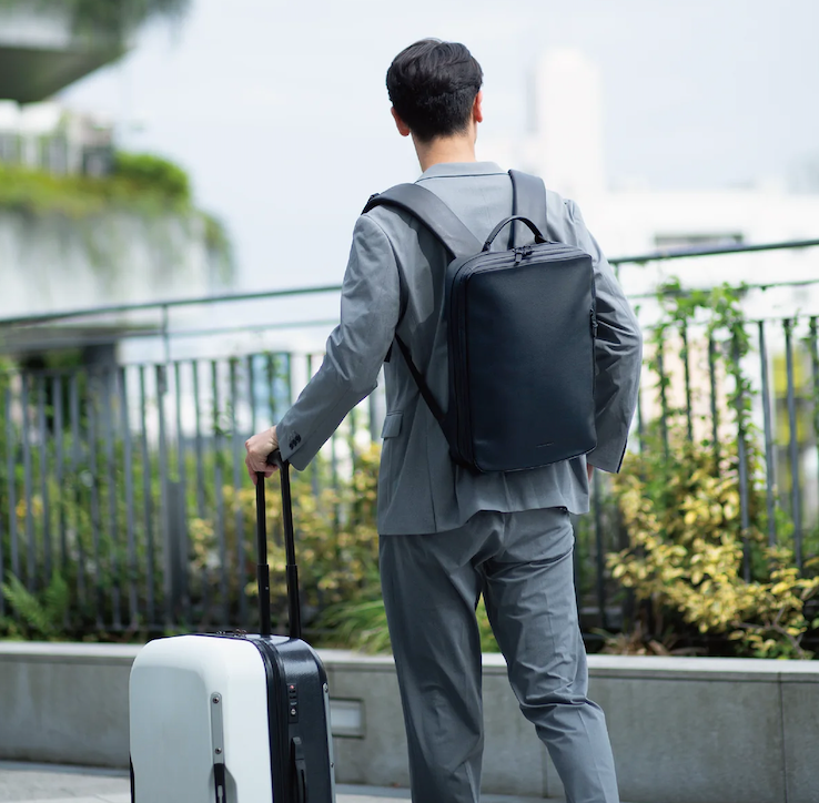 BROSKIからおすすめする“防水本革”の通勤バッグ6選 | 株式会社マニ