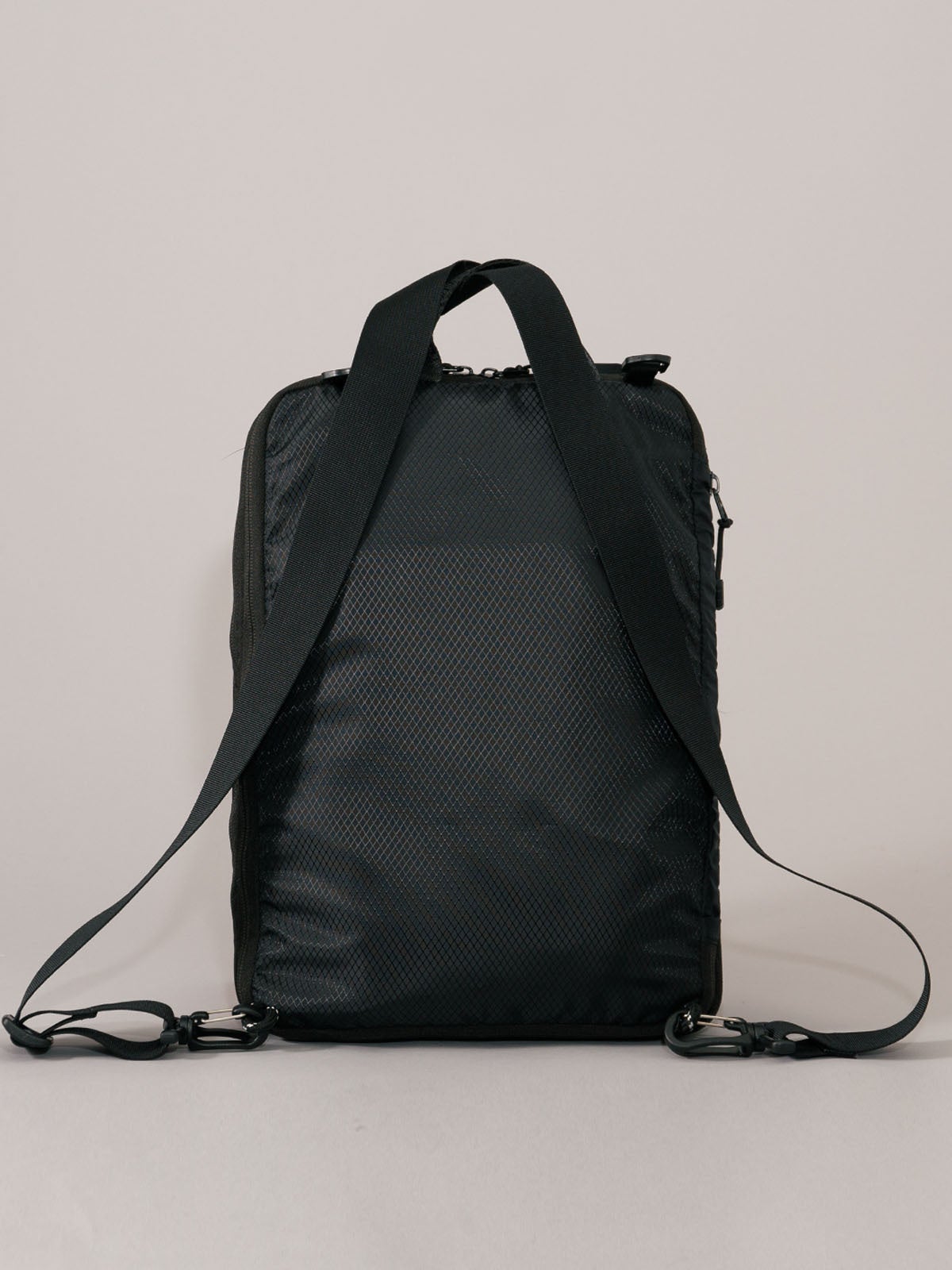 防水本革バッグブランドから初の3wayトラベル コンパクト バッグ