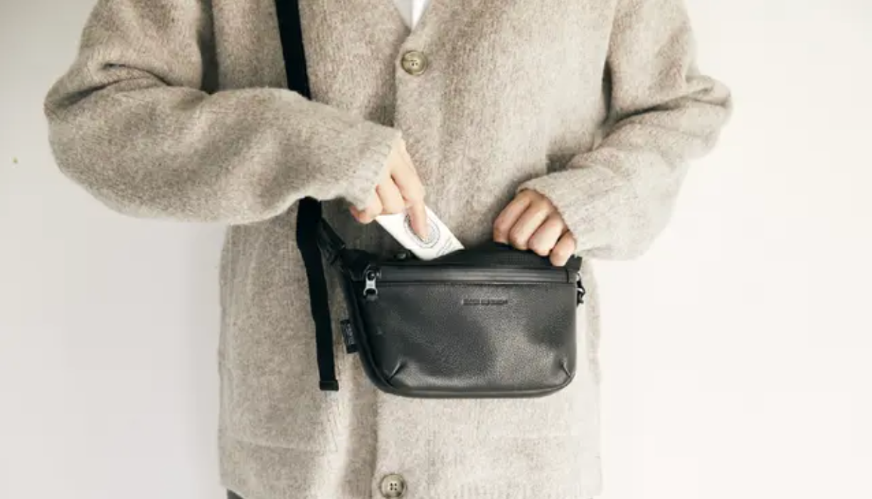 防水本革バッグ】「このサイズ感が、たまらない。」自社開発の