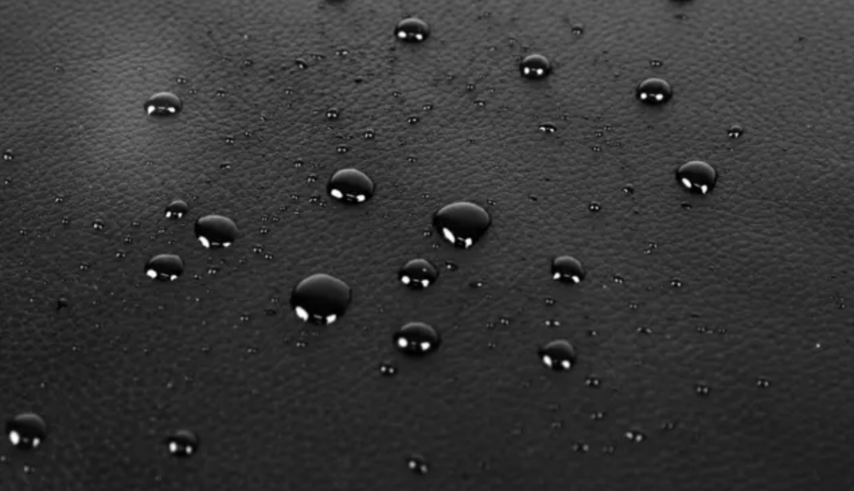 自社開発の強力な防水加工で雨の日も安心。